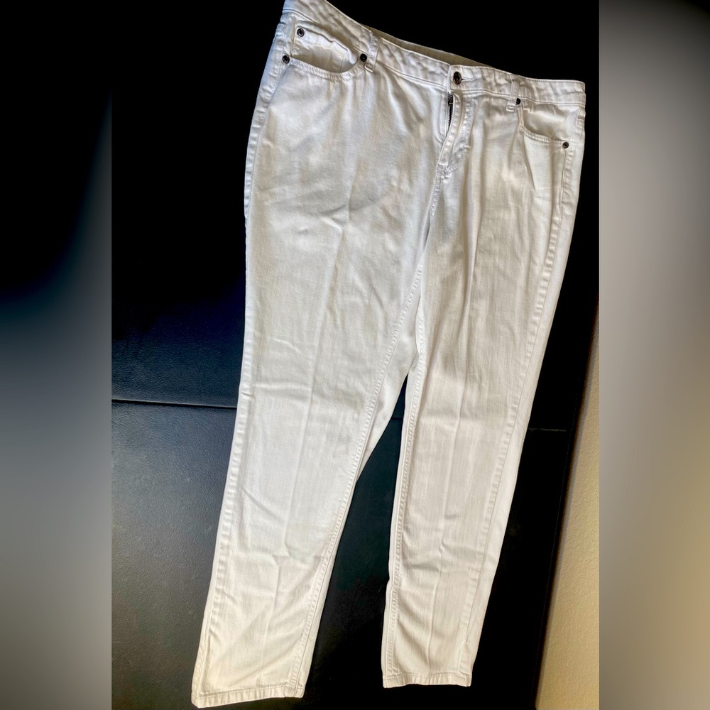 Bisou Bisou white jeans size 12